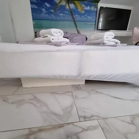 Apartment For Couples 2nd Floor Vir
